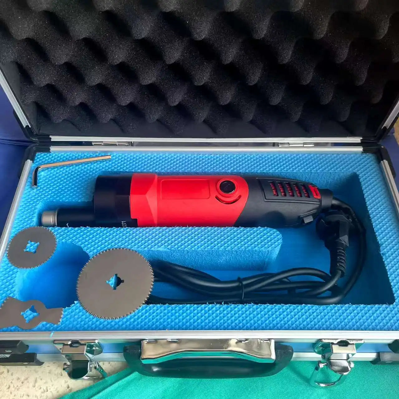 Orthopedic equipment, plaster saw, medical electric plaster saw, plaster cutter, vibration cutting does not hurt the skin